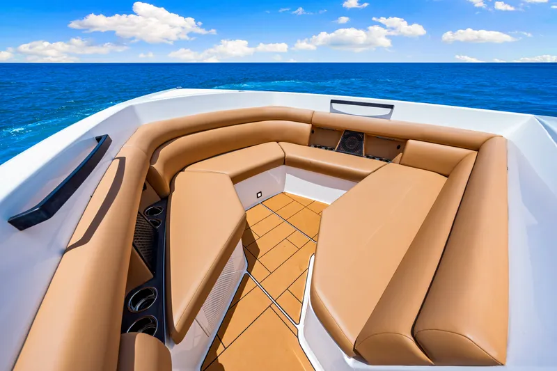 Slide: The Image of Aviara AV40 Outboard 2024 - 32