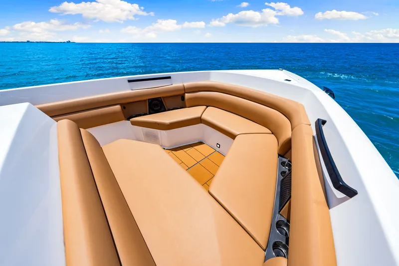 Slide: The Image of Aviara AV40 Outboard 2024 - 33