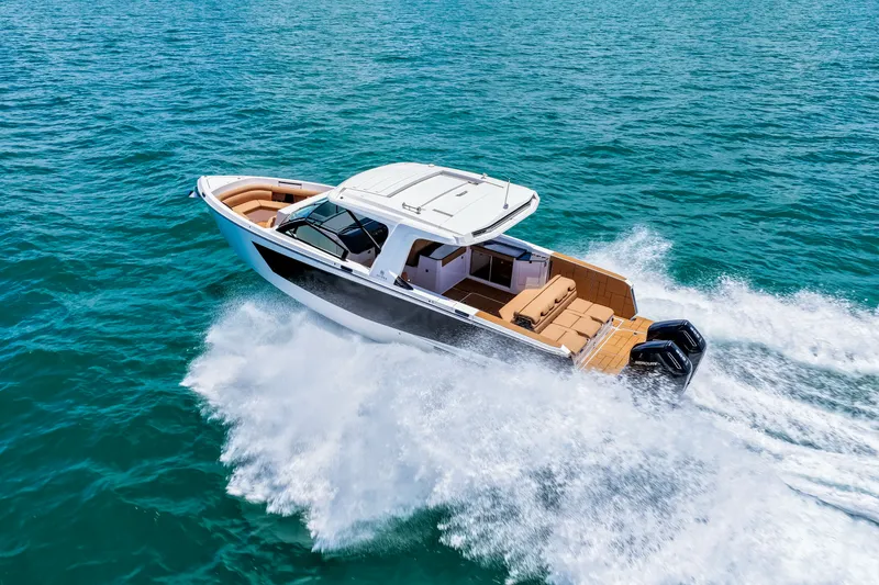 Slide: The Image of Aviara AV40 Outboard 2024 - 39