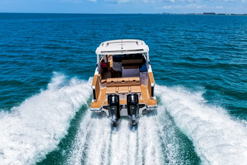 Slide: The Image of Aviara AV40 Outboard 2024 - 40
