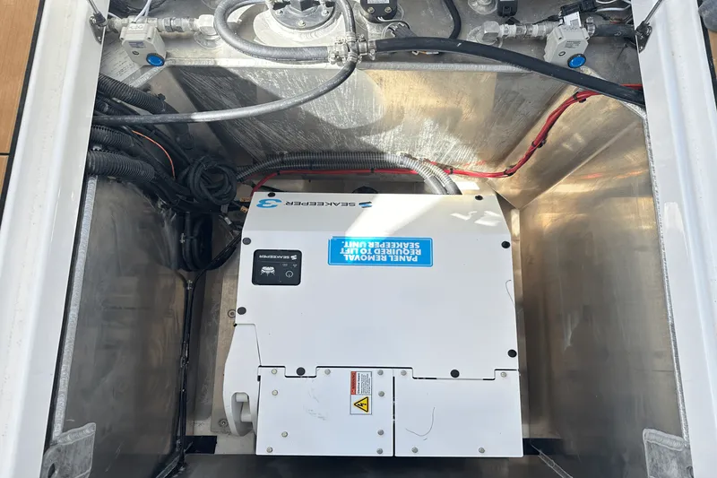 Slide: The Image of Aviara AV40 Outboard 2024 - 7