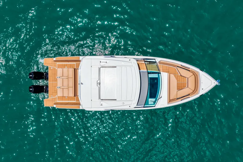 Slide: The Image of Aviara AV40 Outboard 2024 - 82