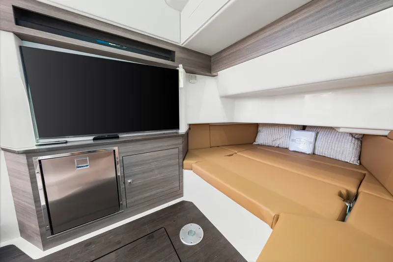 Slide: The Image of Aviara AV40 Outboard 2024 - 83
