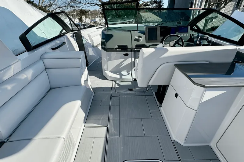 Slide: The Image of Aviara AV32 Outboard 2024 - 12