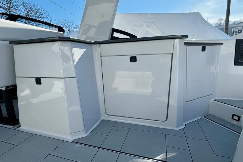 Slide: The Image of Aviara AV32 Outboard 2024 - 13