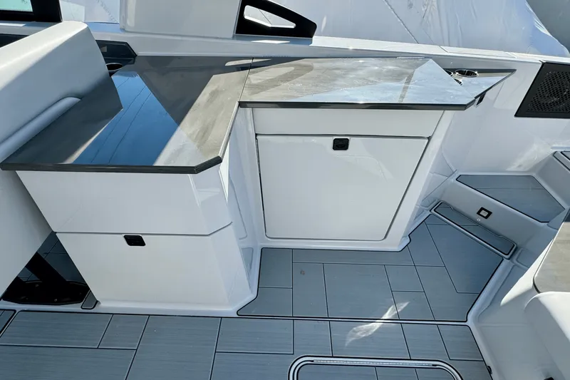 Slide: The Image of Aviara AV32 Outboard 2024 - 14