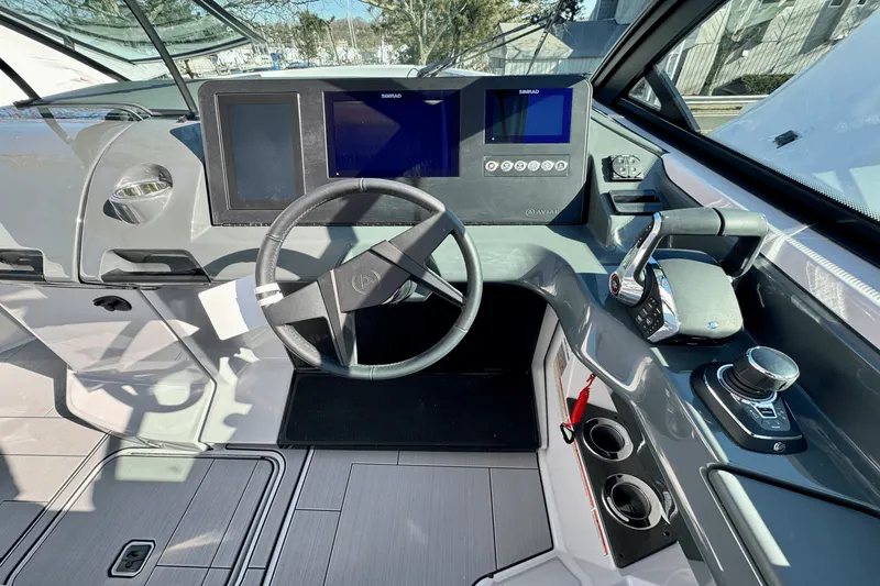 Slide: The Image of Aviara AV32 Outboard 2024 - 24