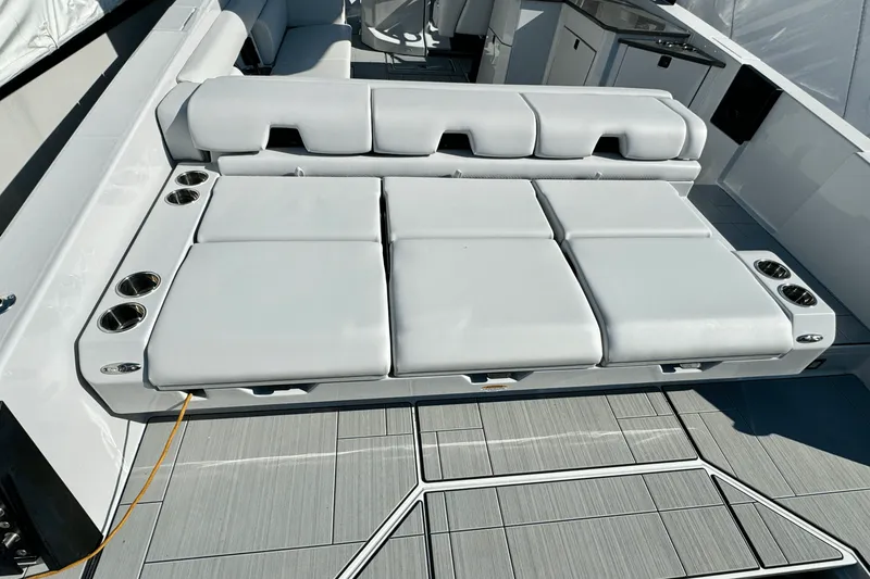 Slide: The Image of Aviara AV32 Outboard 2024 - 3