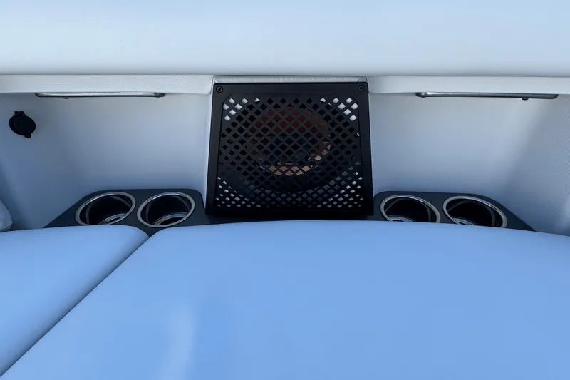 Slide: The Image of Aviara AV32 Outboard 2024 - 30