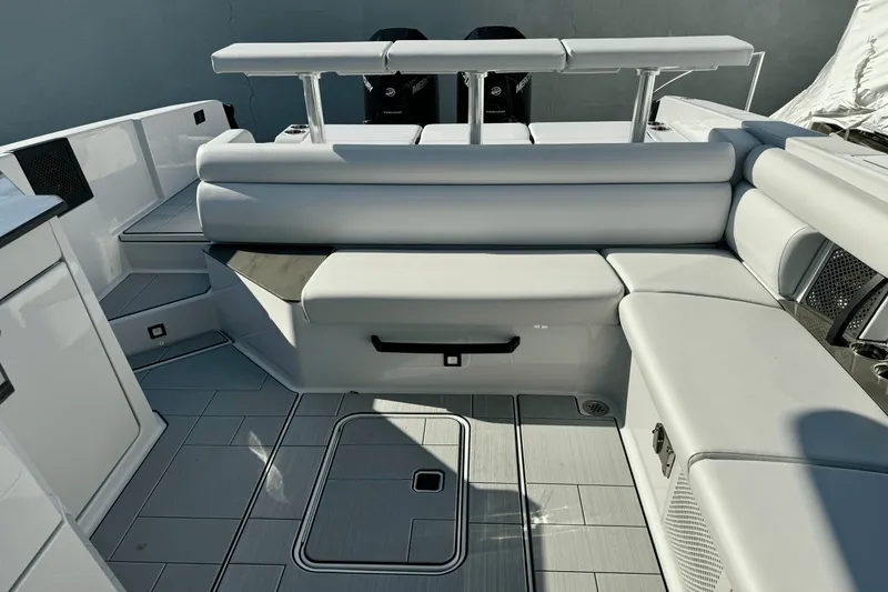 Slide: The Image of Aviara AV32 Outboard 2024 - 7