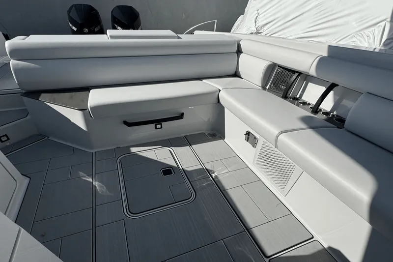 Slide: The Image of Aviara AV32 Outboard 2024 - 9