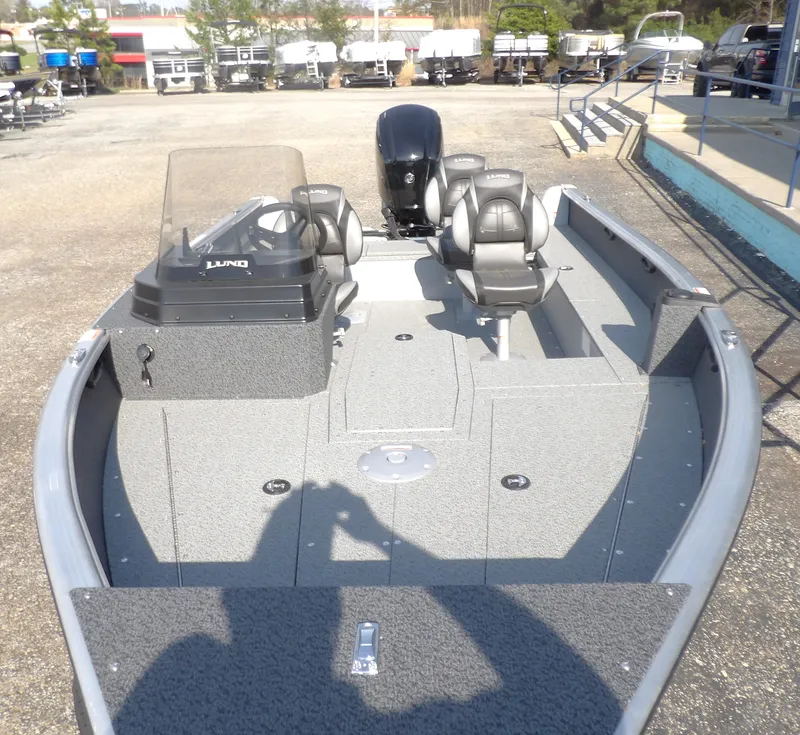 Slide: The Image of Lund 1700 EXPLORER SIDE CONSOLE 2026 - 9