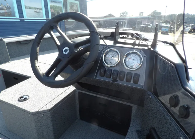 Slide: The Image of Lund 1700 EXPLORER SIDE CONSOLE 2026 - 13