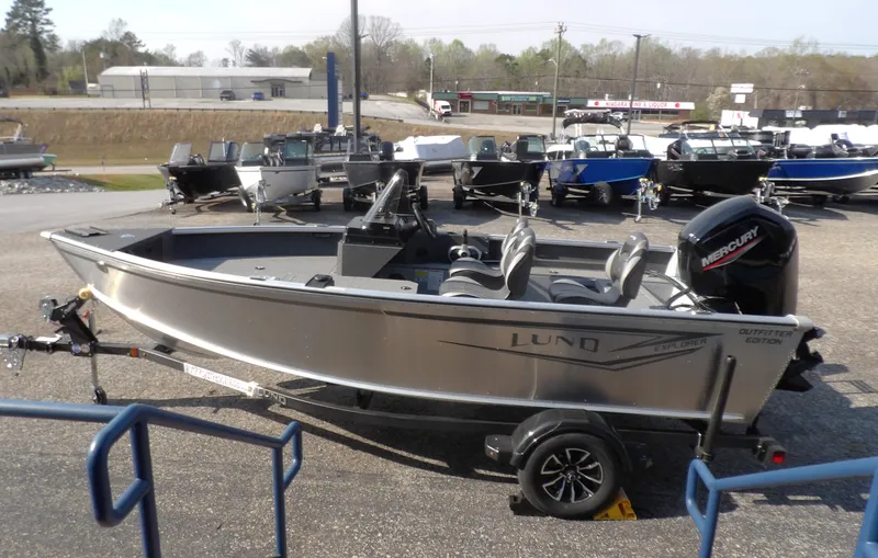 Slide: The Image of Lund 1700 EXPLORER SIDE CONSOLE 2026 - 4