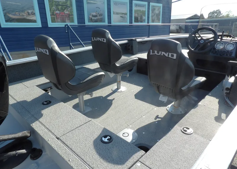 Slide: The Image of Lund 1700 EXPLORER SIDE CONSOLE 2026 - 12