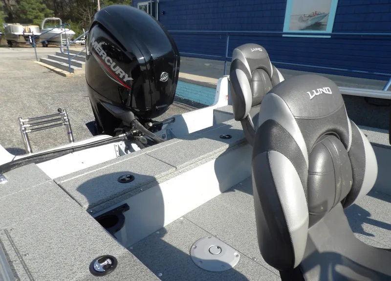 Slide: The Image of Lund 1700 EXPLORER SIDE CONSOLE 2026 - 14