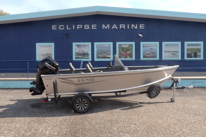 The Image of Lund 1700 EXPLORER SIDE CONSOLE 2026 - 0