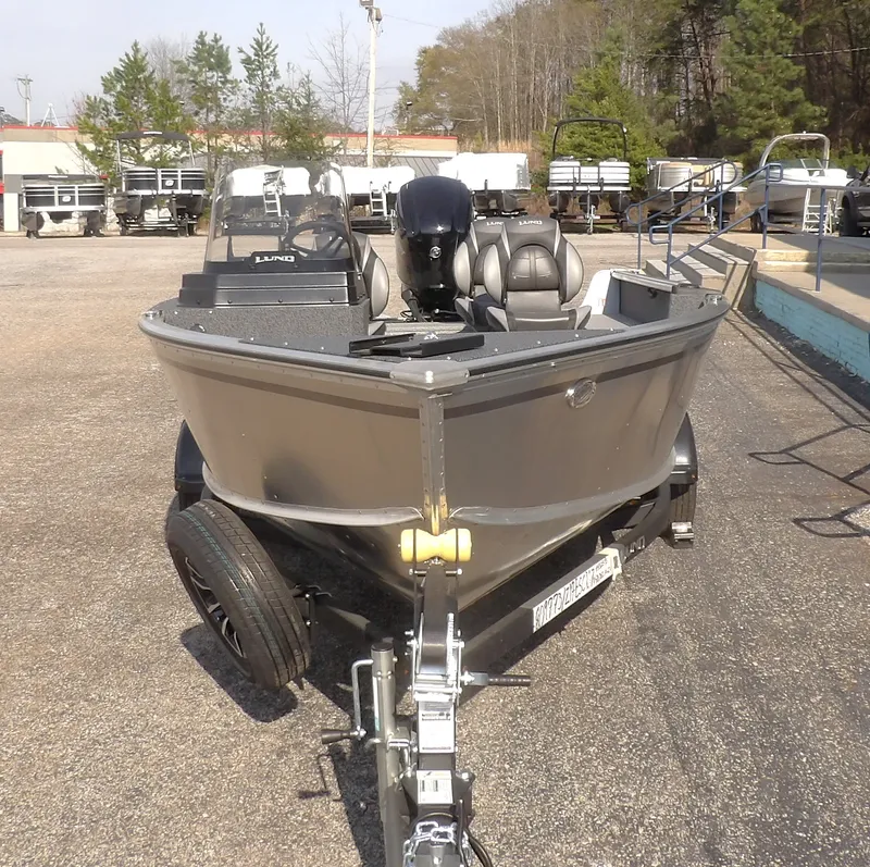 Slide: The Image of Lund 1700 EXPLORER SIDE CONSOLE 2026 - 2