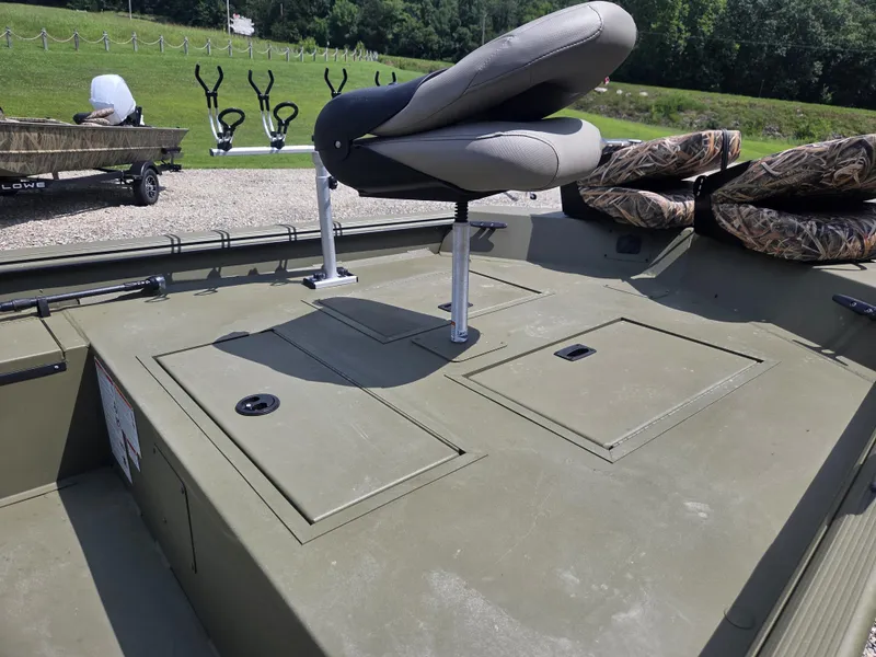 Slide: The Image of Lowe Roughneck Side Console RX1860 SC 2025 - 4