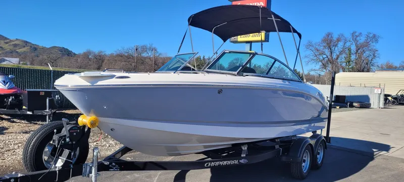 The Image of Chaparral 21 SSI Ski & Fish 2025 - 0