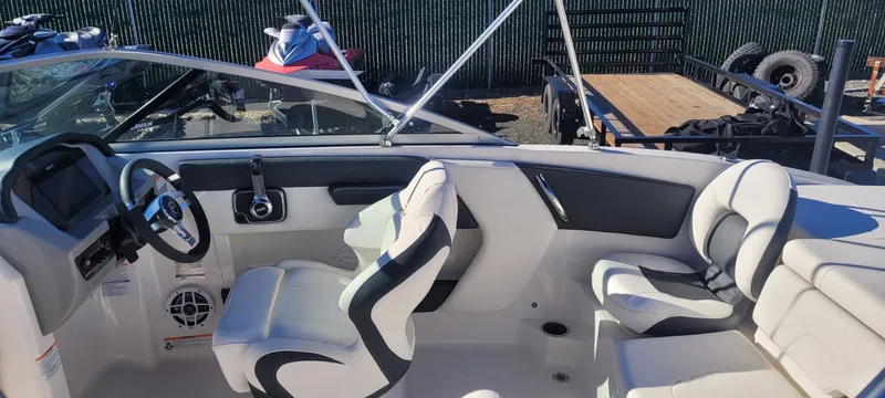 Slide: The Image of Chaparral 21 SSI Ski & Fish 2025 - 10