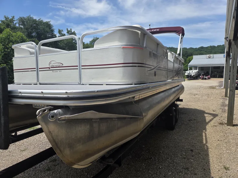 Slide: The Image of Lowe Suncruiser TR220 2003 - 2