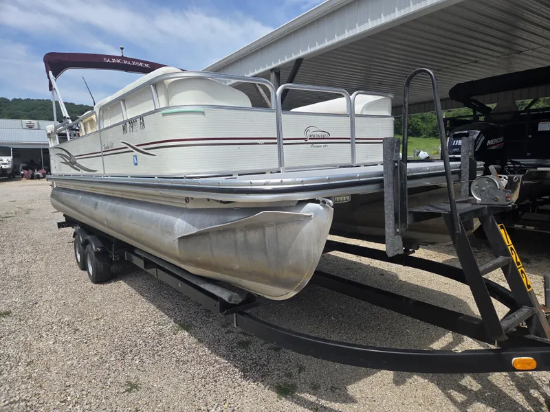 Slide: The Image of Lowe Suncruiser TR220 2003 - 1
