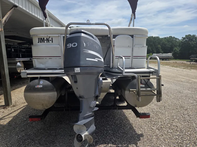 Slide: The Image of Lowe Suncruiser TR220 2003 - 4