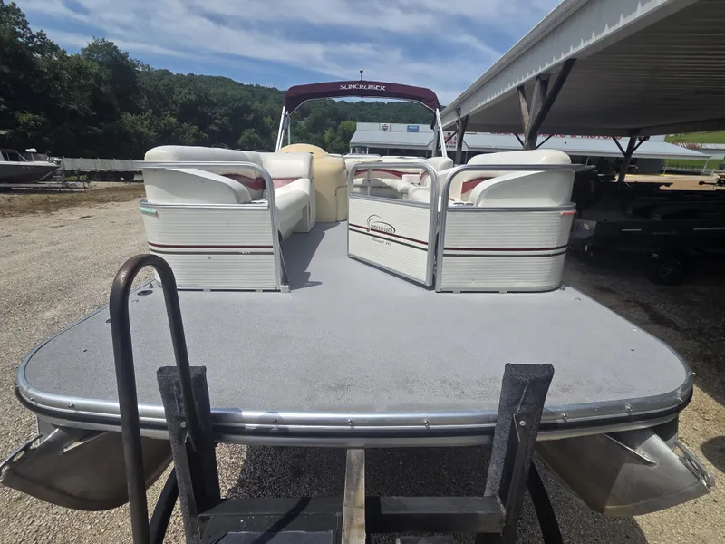 Slide: The Image of Lowe Suncruiser TR220 2003 - 6