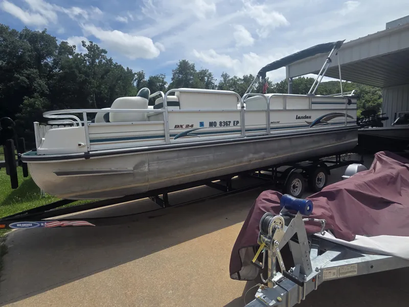 The Image of Landau DX24 ft Fish 1999 - 0
