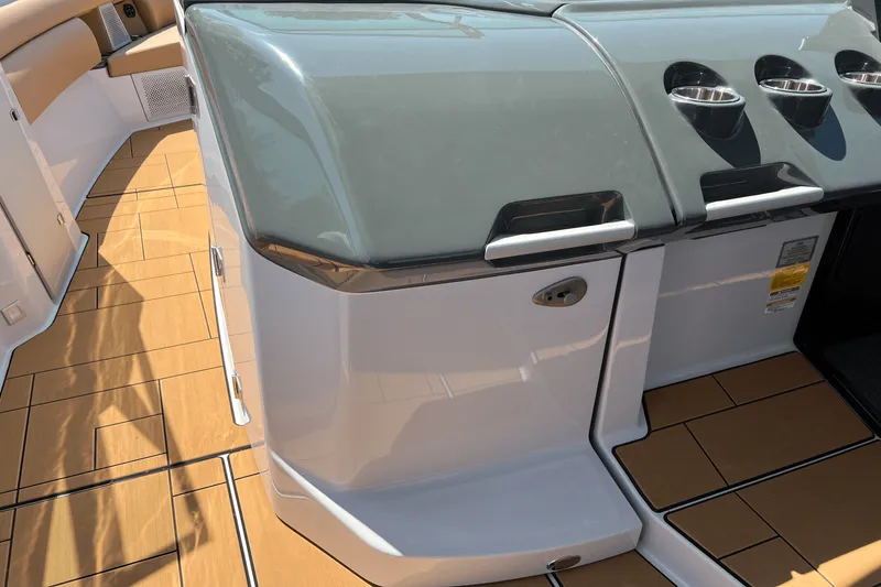 Slide: The Image of Aviara AV40 2024 - 35