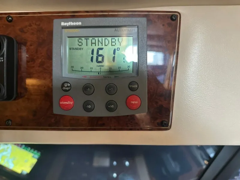 Slide: The Image of Bayliner 4788 Pilothouse 2001 - 18