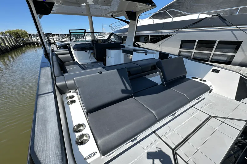 Slide: The Image of Aviara AV32 Outboard 2024 - 11