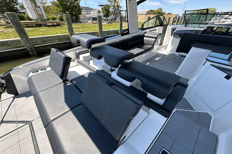 Slide: The Image of Aviara AV32 Outboard 2024 - 12