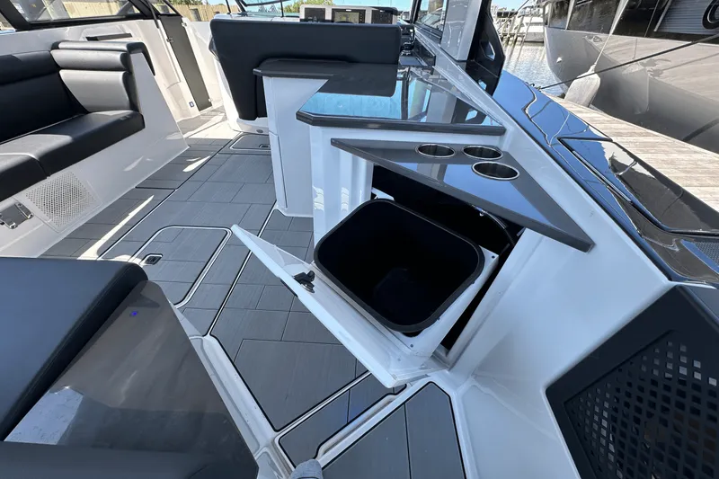 Slide: The Image of Aviara AV32 Outboard 2024 - 14