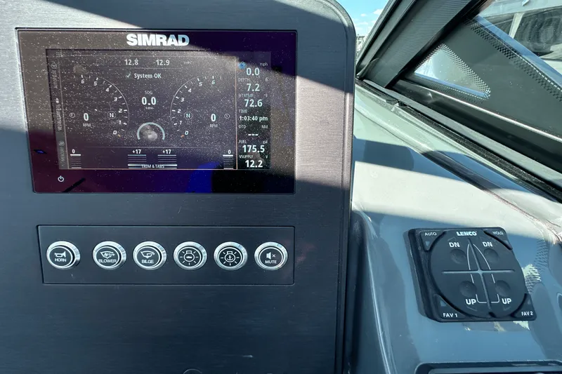 Slide: The Image of Aviara AV32 Outboard 2024 - 28