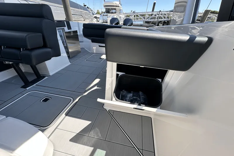 Slide: The Image of Aviara AV32 Outboard 2024 - 30