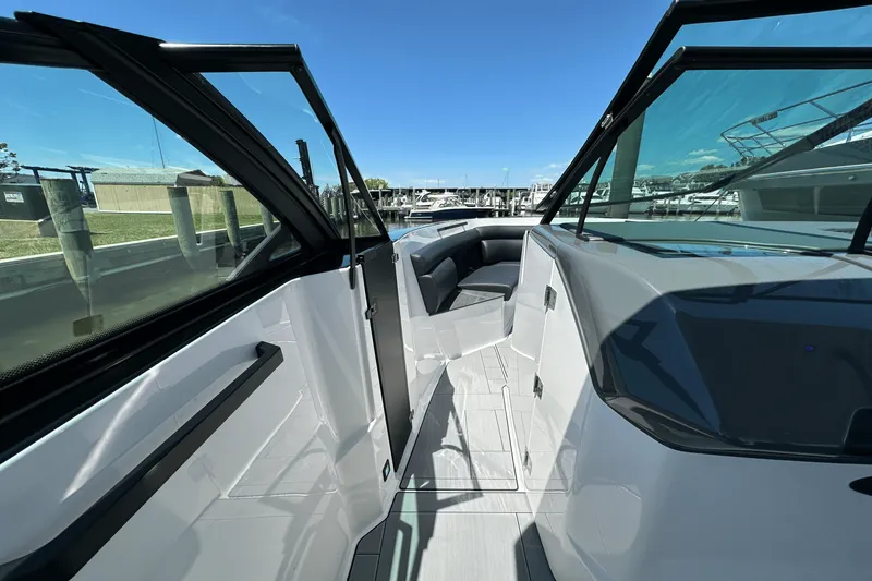 Slide: The Image of Aviara AV32 Outboard 2024 - 31