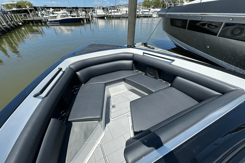 Slide: The Image of Aviara AV32 Outboard 2024 - 33