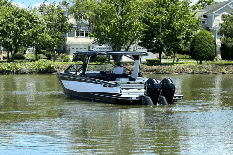 Slide: The Image of Aviara AV32 Outboard 2024 - 4