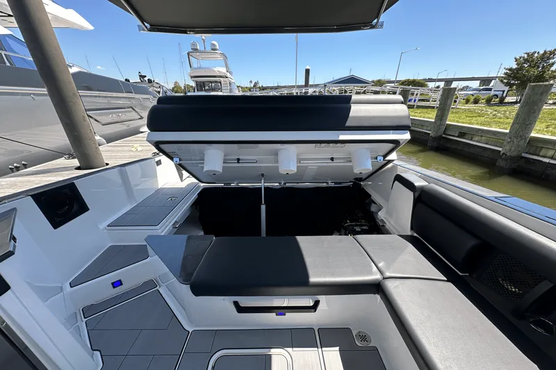 Slide: The Image of Aviara AV32 Outboard 2024 - 41