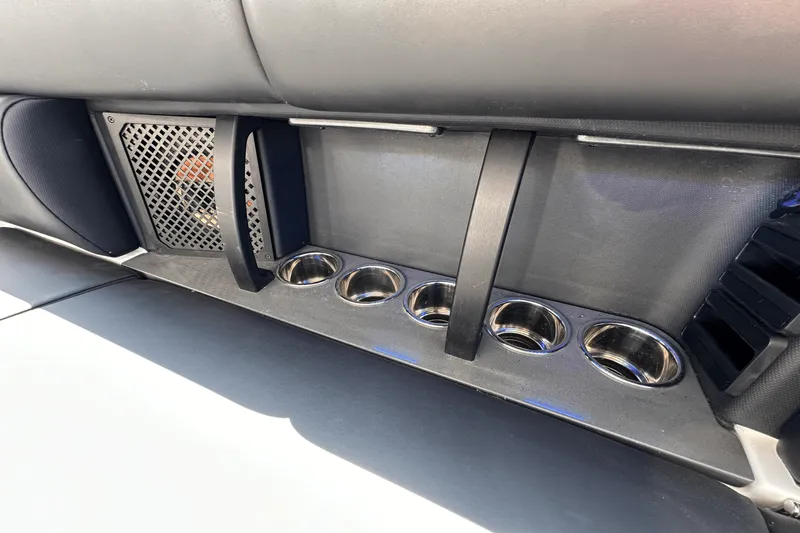 Slide: The Image of Aviara AV32 Outboard 2024 - 44