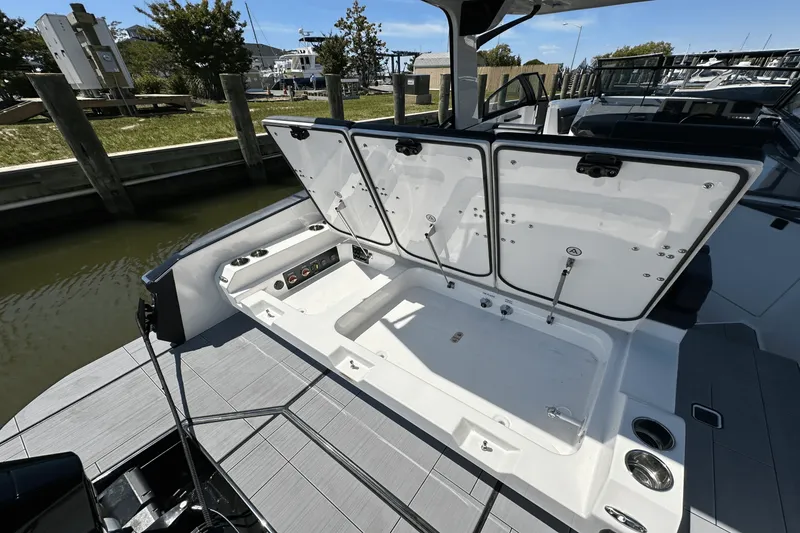 Slide: The Image of Aviara AV32 Outboard 2024 - 49