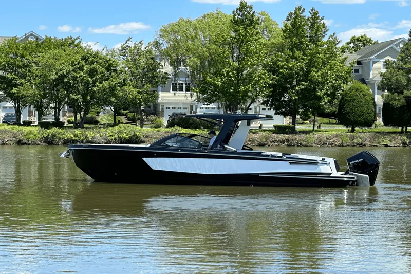 Slide: The Image of Aviara AV32 Outboard 2024 - 5