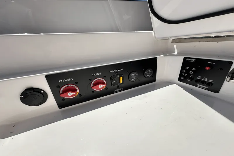 Slide: The Image of Aviara AV32 Outboard 2024 - 50