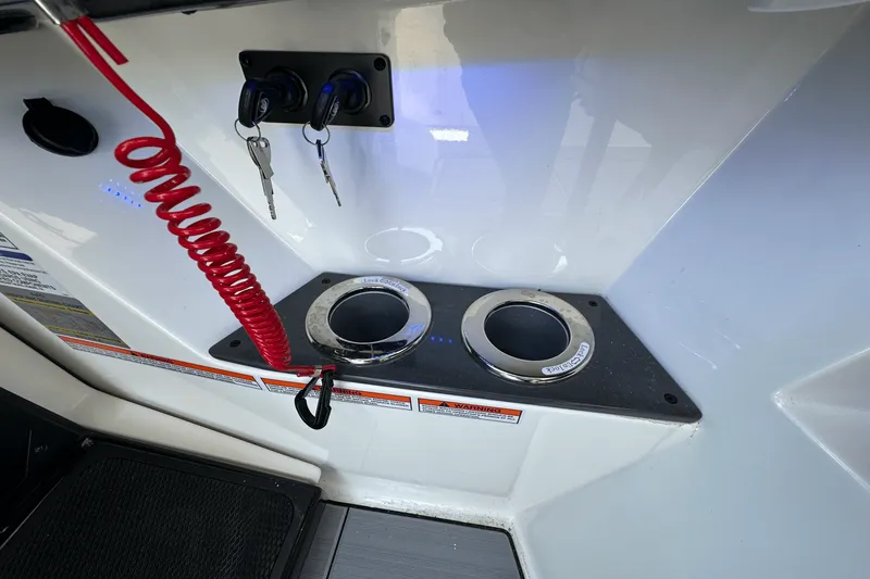 Slide: The Image of Aviara AV32 Outboard 2024 - 52