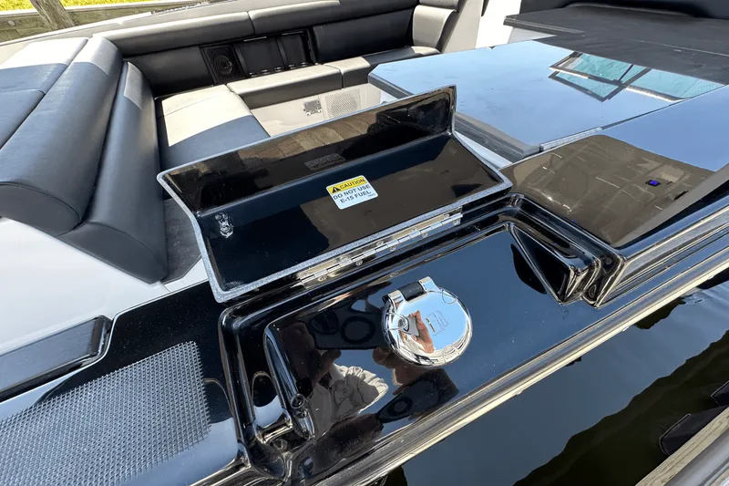 Slide: The Image of Aviara AV32 Outboard 2024 - 53