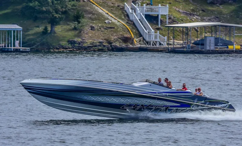 The Image of Black Thunder 43 EC Raised Deck 2001 - 0