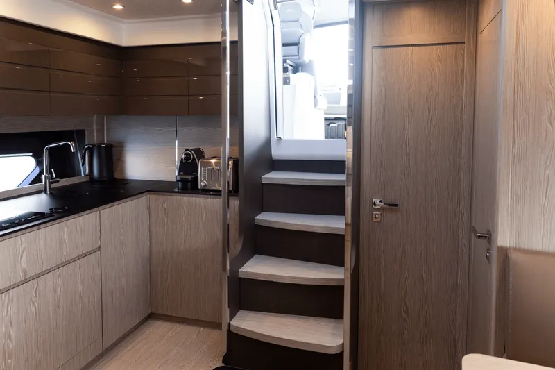 Slide: The Image of Azimut Atlantis 45 2022 - 17