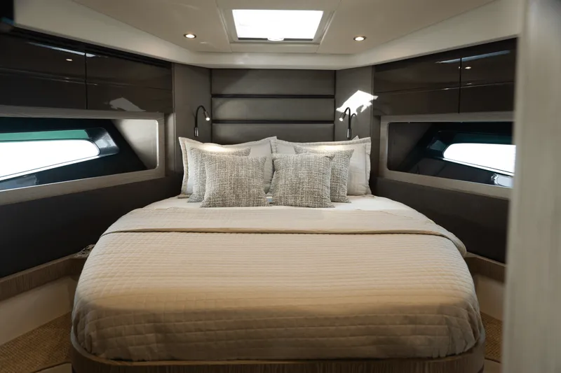 Slide: The Image of Azimut Atlantis 45 2022 - 24